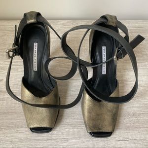 Vera Wang Lavender Gold Shimmer Tone Heels